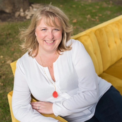 headshot of jennifer